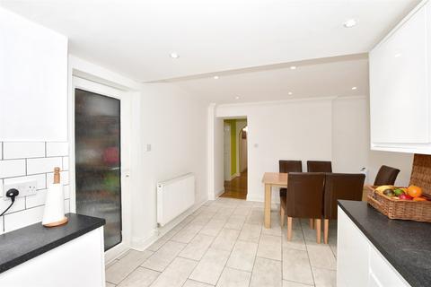 2 bedroom ground floor flat for sale, Lower Station Road, Billingshurst, West Sussex