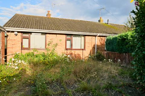 2 bedroom semi-detached bungalow for sale - Ffordd Maddoc, Llay, LL12