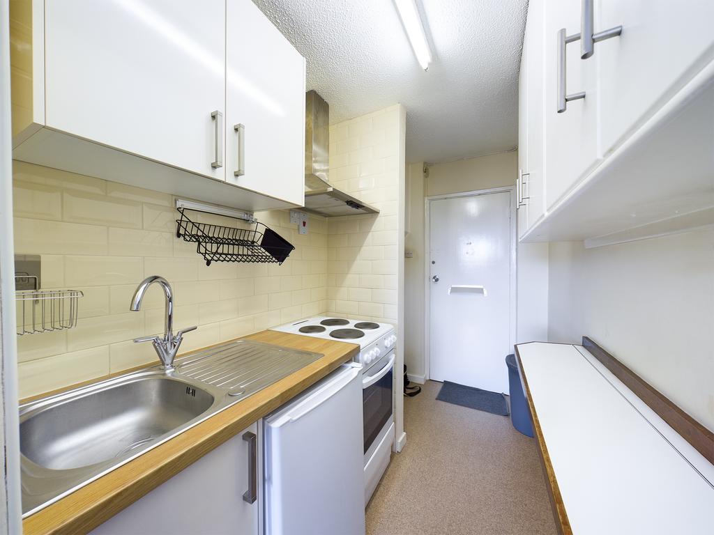 Mayflower House Manhattan Drive, Cambridge Studio £975 pcm (£225 pw)