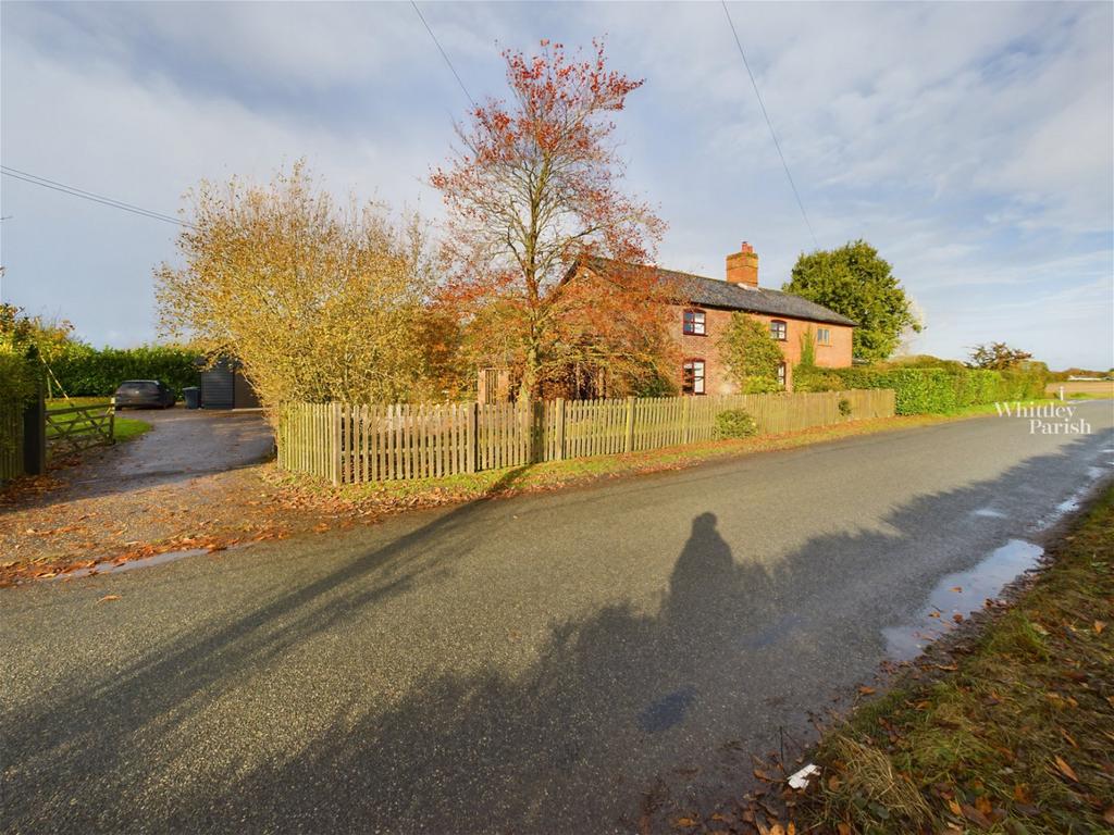 Hardwick Road, Starston 3 bed cottage for sale £500,000