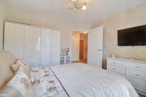 2 bedroom apartment for sale, at Greenfields, Theedway, Leighton Buzzard LU7