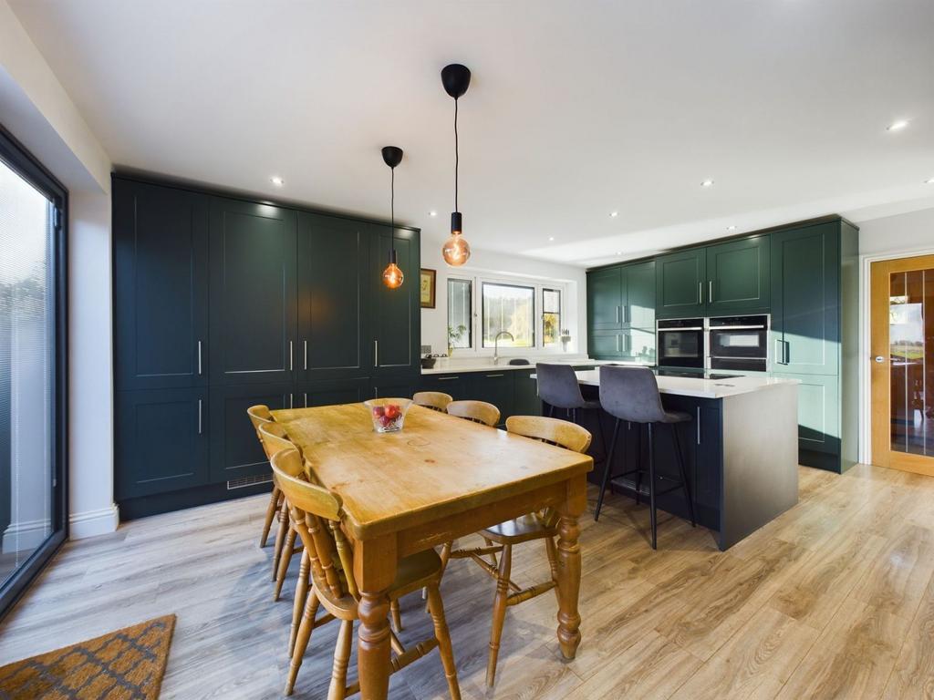 Kitchen / breakfast / dining room