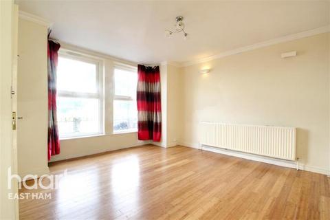 3 bedroom terraced house to rent, Rectory Road, E12