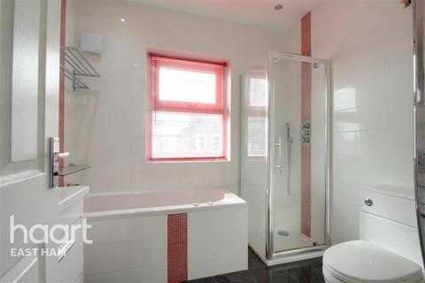 3 bedroom terraced house to rent, Rectory Road, E12