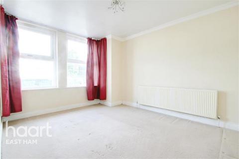 3 bedroom terraced house to rent, Rectory Road, E12