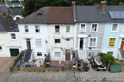 3 bedroom flat for sale, Villiers Road, Isleworth, TW7