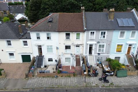 3 bedroom flat for sale, Villiers Road, Isleworth, TW7