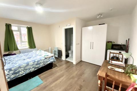 Studio to rent, Colney Hatch lane, N10