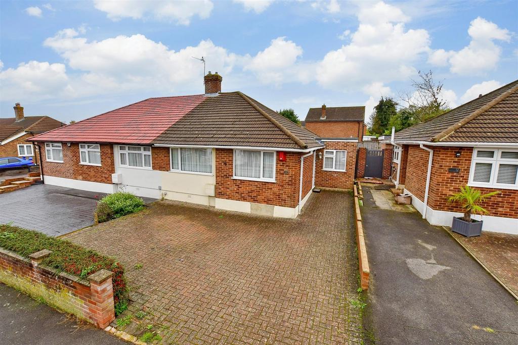 Neal Road, West Kingsdown, Sevenoaks, Kent 3 bed semidetached bungalow