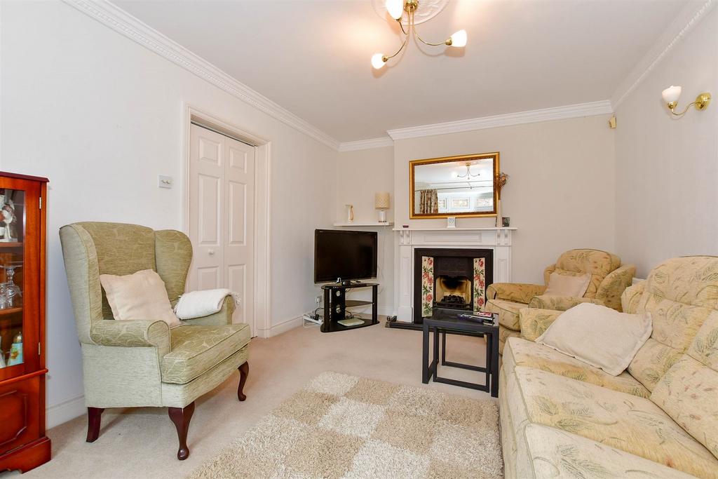 Neal Road, West Kingsdown, Sevenoaks, Kent 3 bed semidetached bungalow