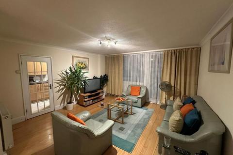 2 bedroom flat for sale, Embassy Lodge,  Regents Park Road,  N3