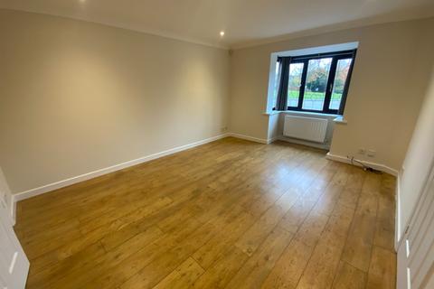 4 bedroom detached house to rent, Malthouse Green, Luton, Bedfordshire, LU2 8SW