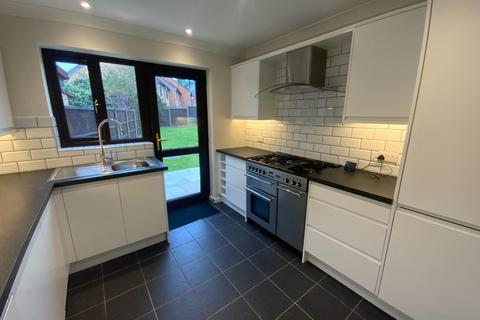 4 bedroom detached house to rent, Malthouse Green, Luton, Bedfordshire, LU2 8SW