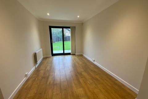 4 bedroom detached house to rent, Malthouse Green, Luton, Bedfordshire, LU2 8SW
