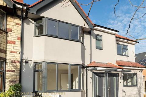 42 Allan Way, London, W3 0PN
