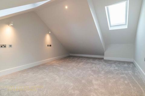 42 Allan Way, London, W3 0PN