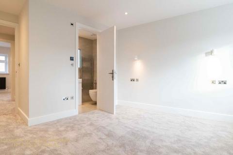 42 Allan Way, London, W3 0PN