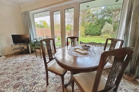 35 Apple Tree Grove, Ferndown, BH22 9LA