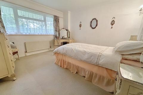 35 Apple Tree Grove, Ferndown, BH22 9LA