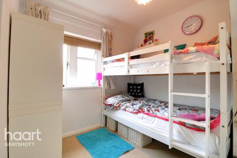 9 Lion Mead, Haslemere, GU27 1LF