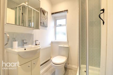 9 Lion Mead, Haslemere, GU27 1LF