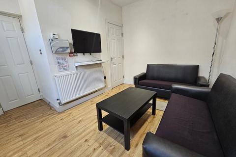 3 bedroom terraced house to rent, 7 AUTUMN TERRACE, HYDE PARK, LEEDS