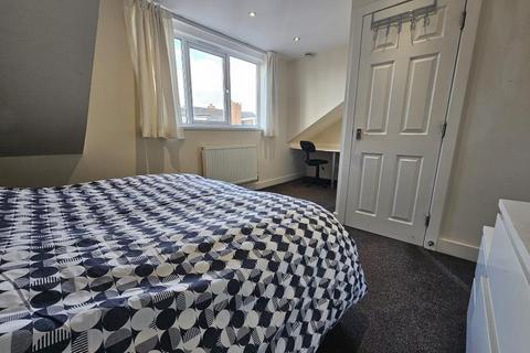 3 bedroom terraced house to rent, 7 AUTUMN TERRACE, HYDE PARK, LEEDS