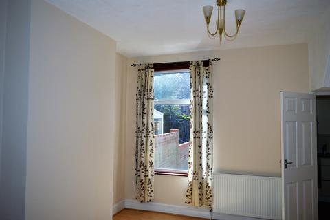 2 bedroom terraced house to rent, Hollington Road, London E6