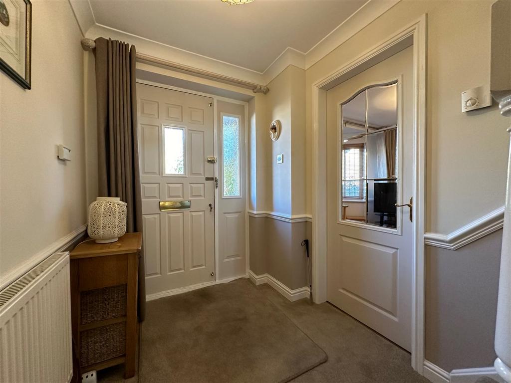 Cedar Avenue, Stalybridge, SK15 3GD 4 bed detached house for sale £