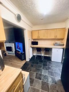 3 bedroom semi-detached house to rent, Palethorpe Road, Tipton DY4