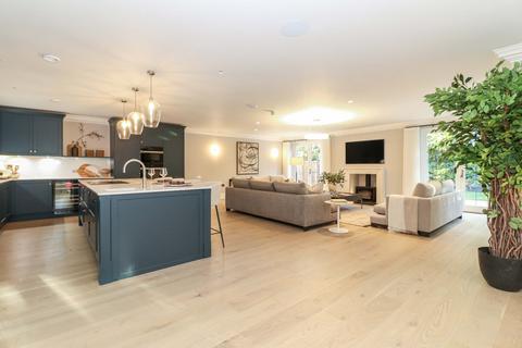 5 bedroom detached house to rent, Knottocks Drive, Beaconsfield, Buckinghamshire, HP9