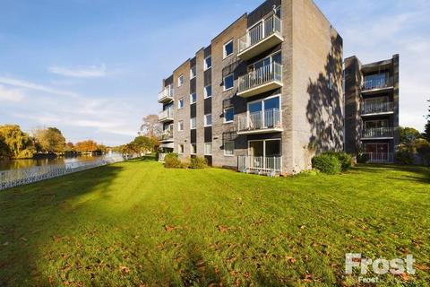 2 bedroom apartment for sale - Riverside Road, Staines-upon-Thames, Surrey, TW18