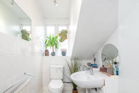 Studio for sale - Belsize Avenue, Belsize Park, London, NW3