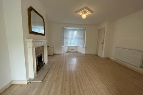 3 bedroom end of terrace house to rent, Neston Grove, Birmingham B33