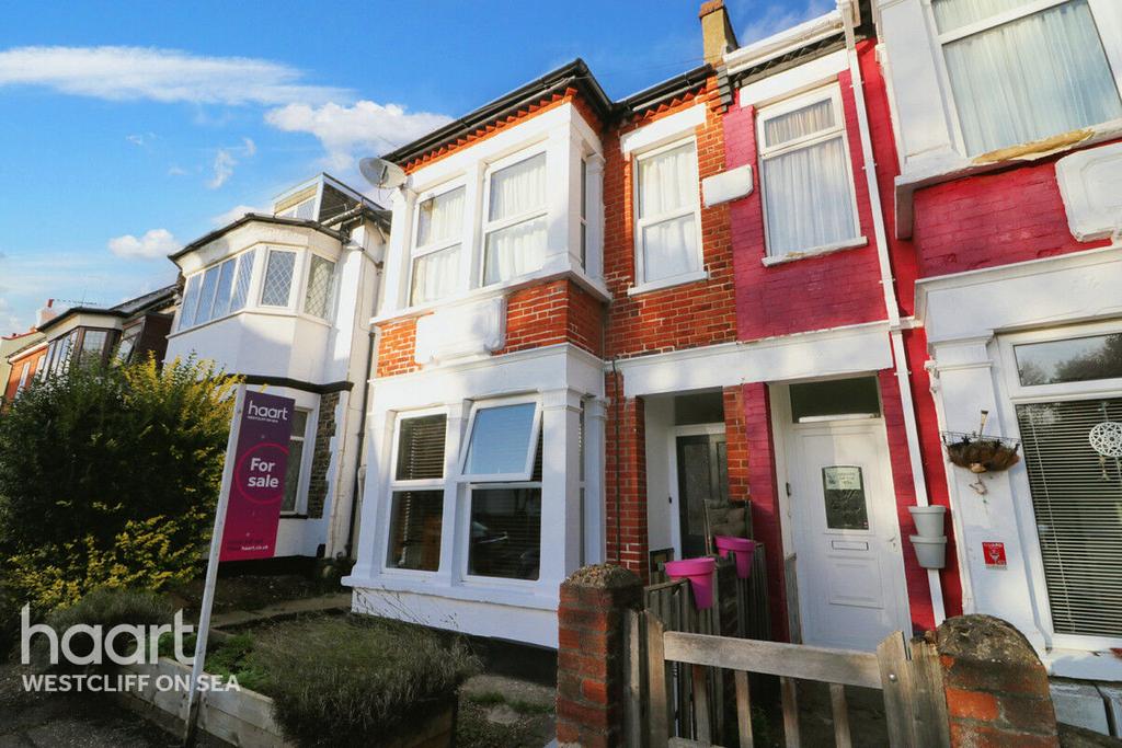 St Helens Road, WestcliffOnSea 2 bed flat for sale £220,000