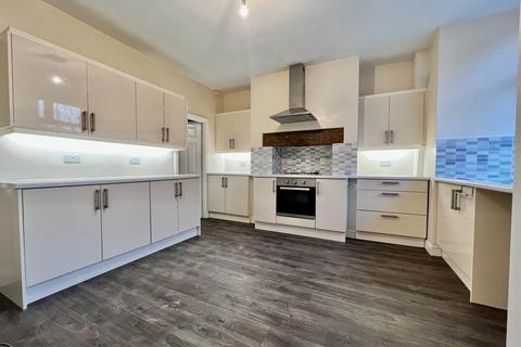 4 bedroom terraced house to rent, Woodville Avenue, Horsforth, Leeds, West Yorkshire, LS18