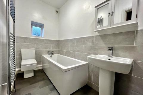 4 bedroom terraced house to rent, Woodville Avenue, Horsforth, Leeds, West Yorkshire, LS18