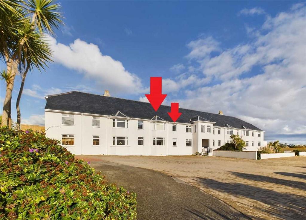 Plas Darien, Lon Isallt, Trearddur Bay 2 bed apartment for sale £237,500