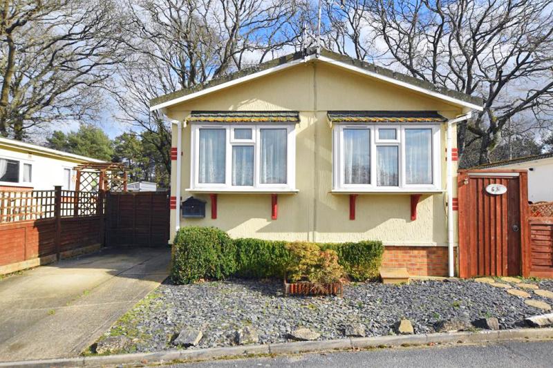 Oaktree Park Ringwood BH24 2RJ 2 bed park home for sale £159,950