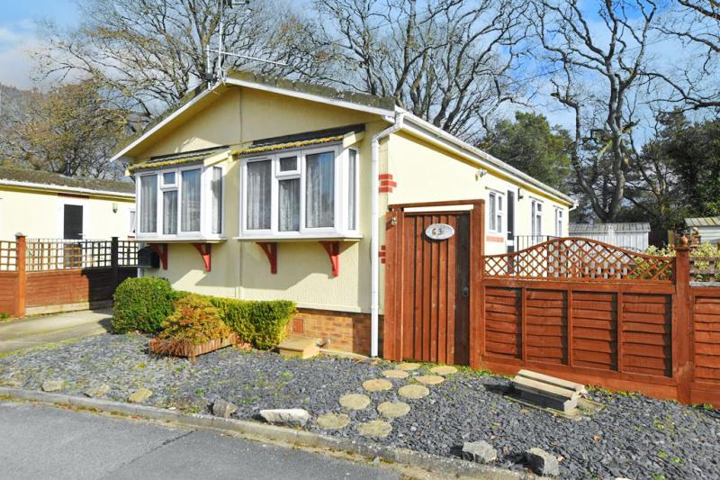 Oaktree Park Ringwood BH24 2RJ 2 bed park home for sale £159,950