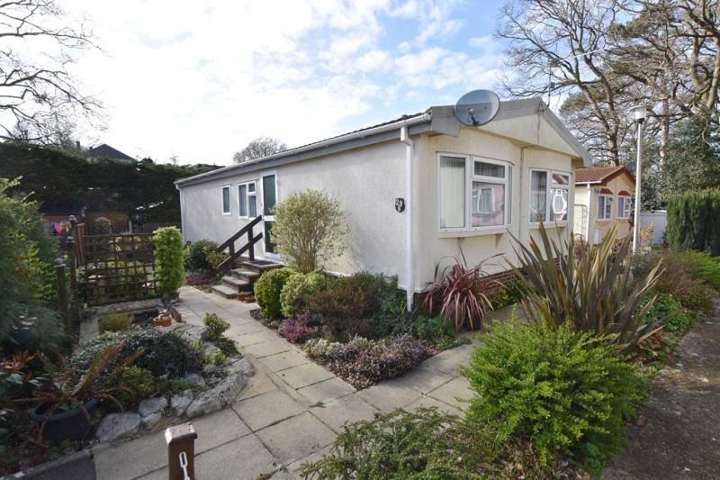 Barnes Road, Ensbury Park Bournemouth BH10 5AJ 2 bed park home for sale