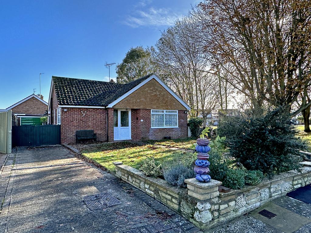 Golden Acre, Pagham, Bognor Regis, West Sussex PO21 2 bed detached