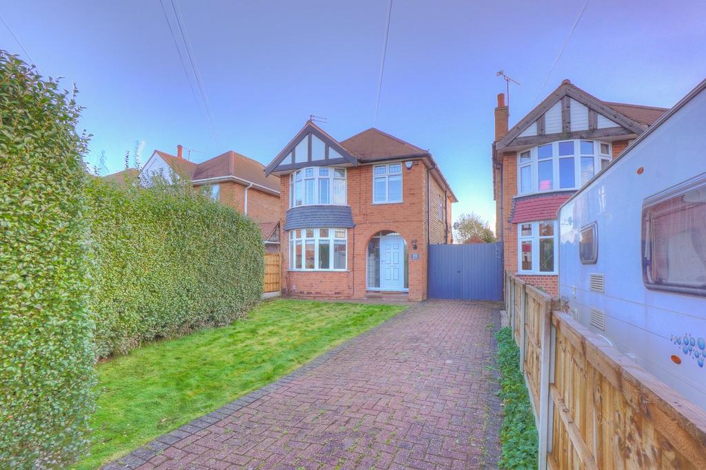 Maplestead Avenue, Wilford, Nottingham, NG11 3 bed detached house to
