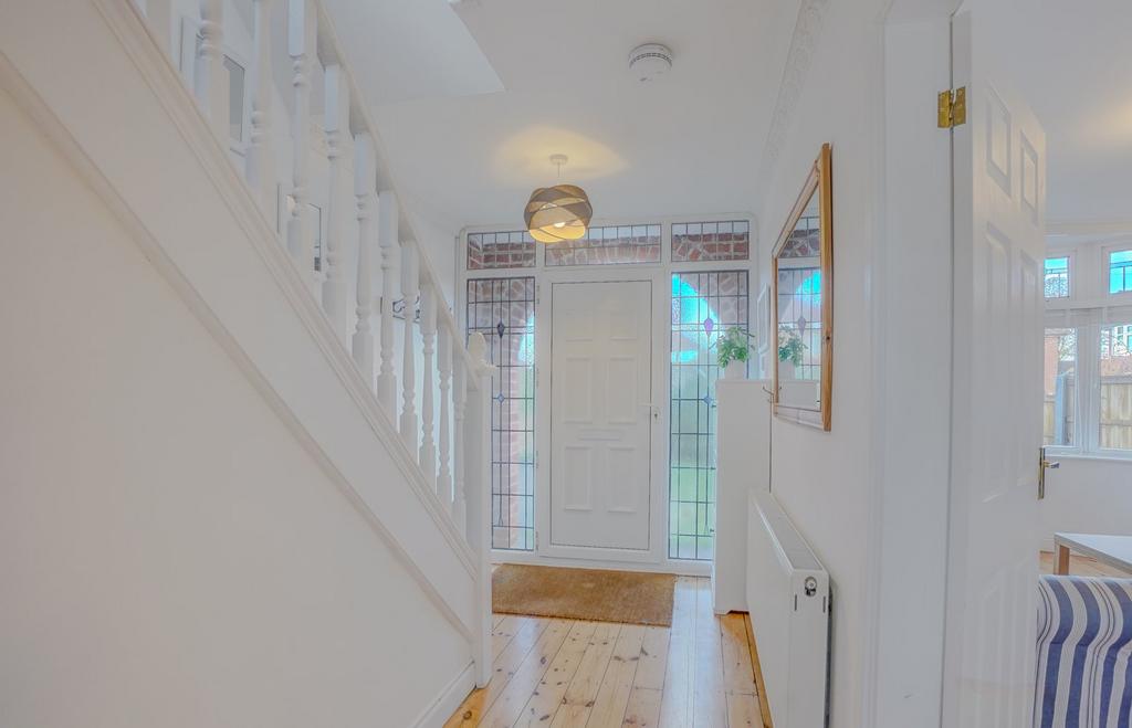 Maplestead Avenue, Wilford, Nottingham, NG11 3 bed detached house to