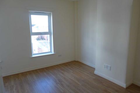 2 bedroom terraced house to rent, Maine Road, Rusholme