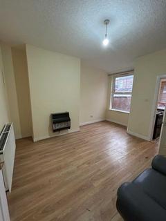 2 bedroom terraced house to rent, Maine Road, Rusholme