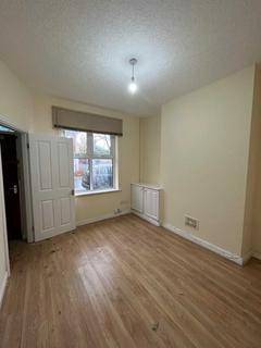 2 bedroom terraced house to rent, Maine Road, Rusholme