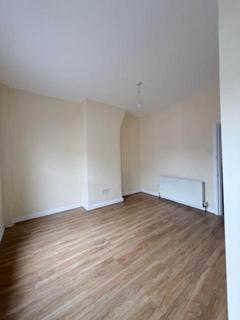 2 bedroom terraced house to rent, Maine Road, Rusholme