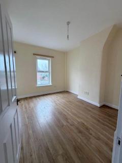 2 bedroom terraced house to rent, Maine Road, Rusholme