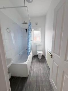 2 bedroom terraced house to rent, Maine Road, Rusholme